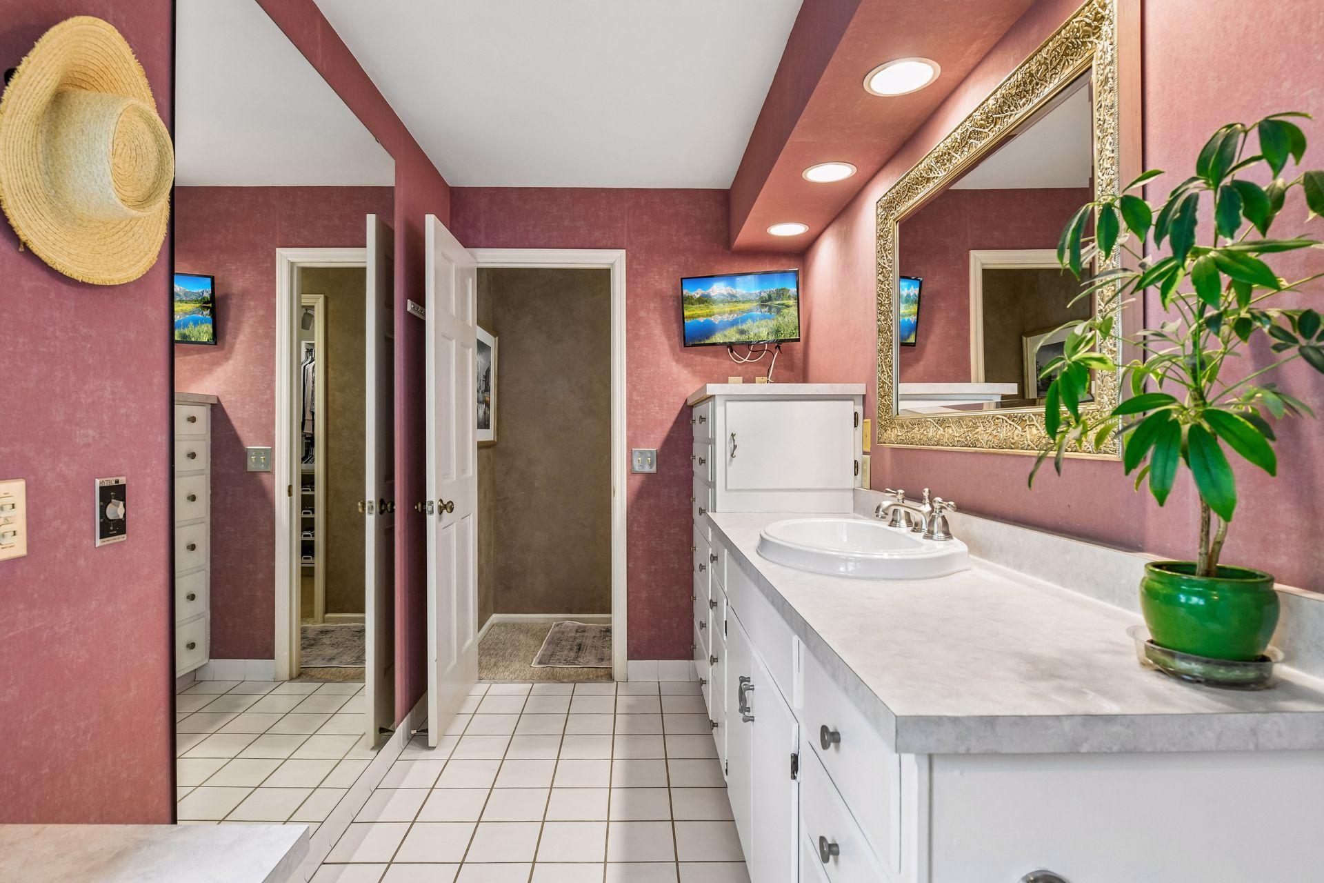1140 Hollybrook Drive