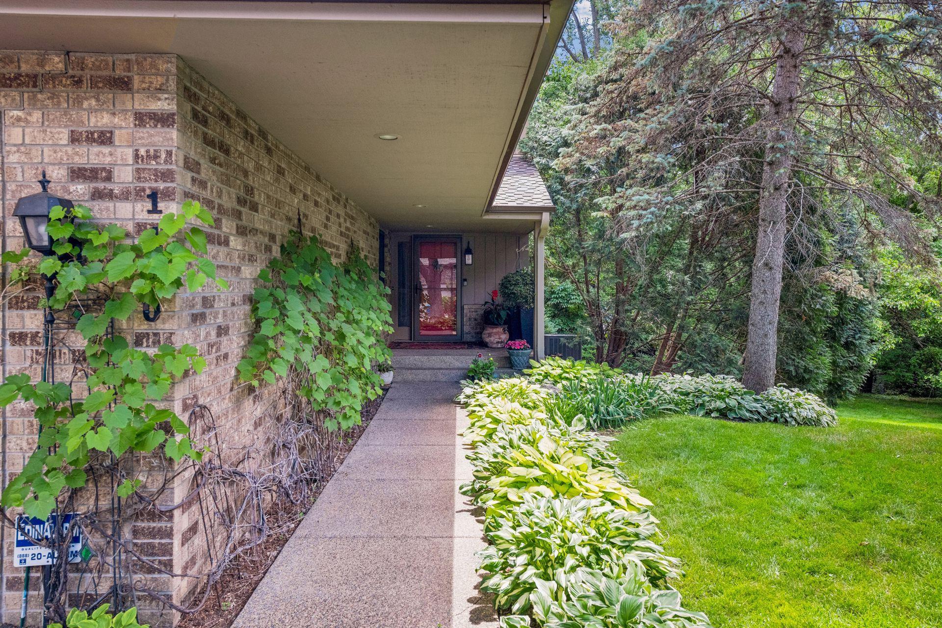 1140 Hollybrook Drive
