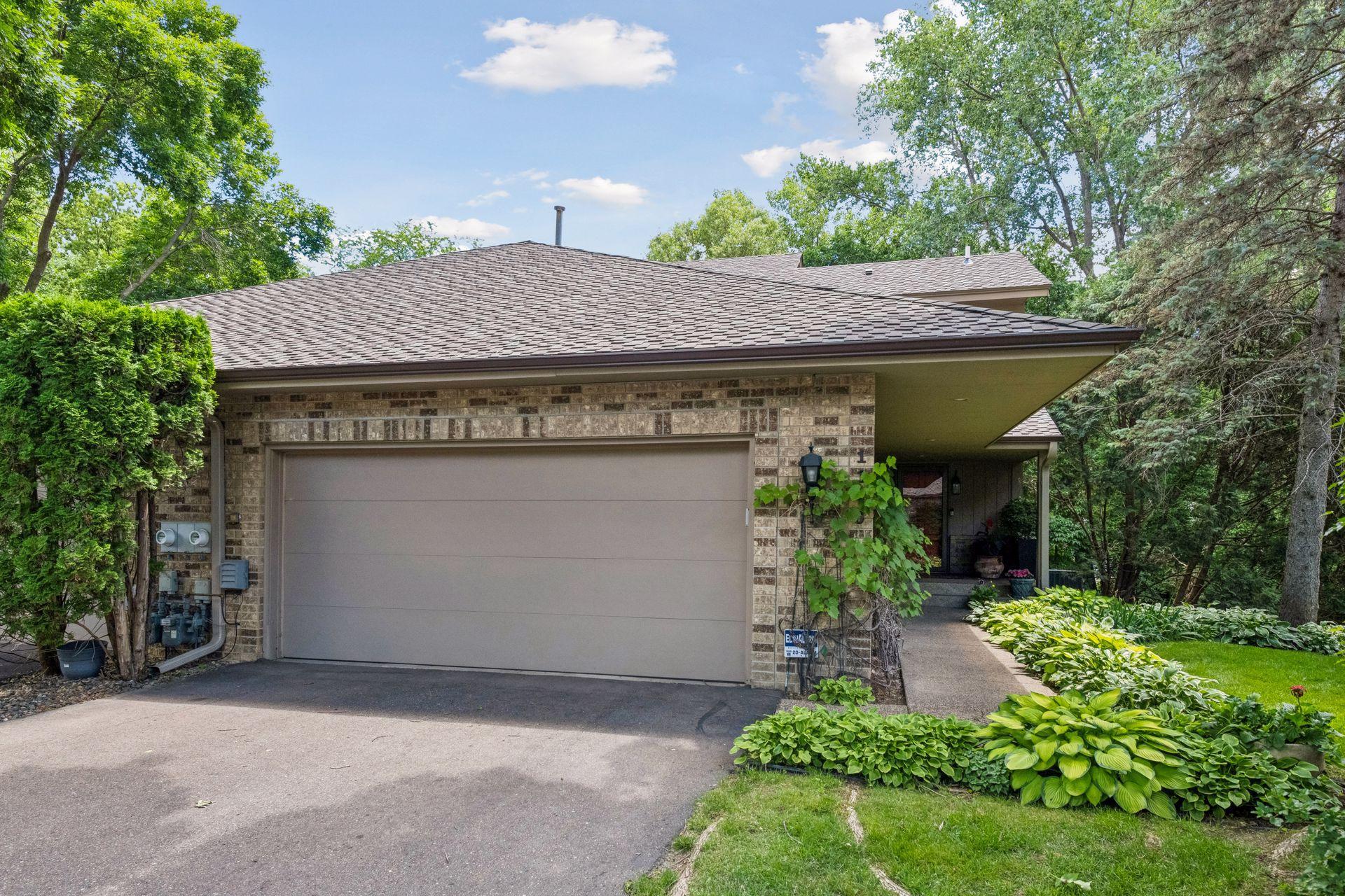 1140 Hollybrook Drive