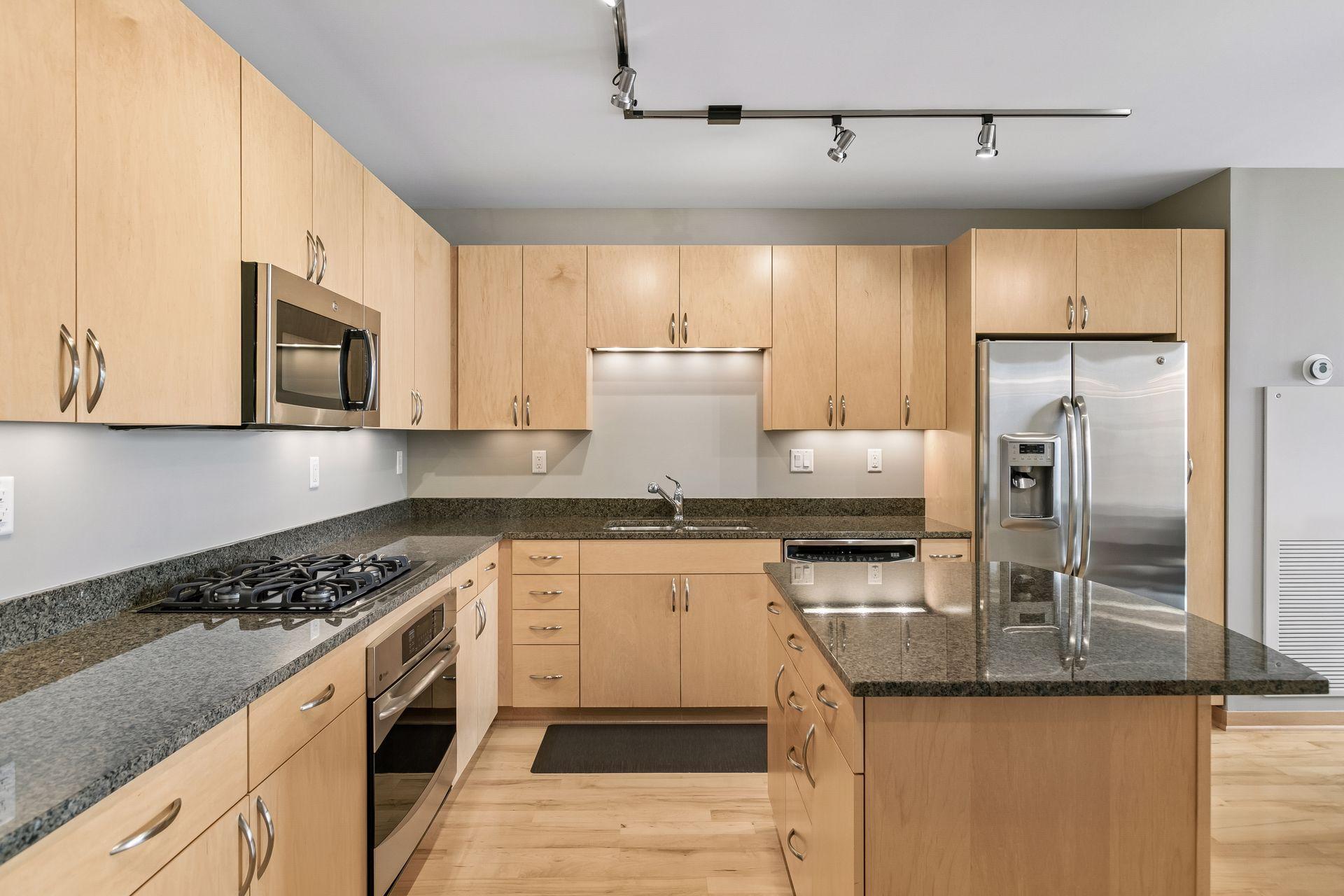 215 10th Avenue S Unit: 637