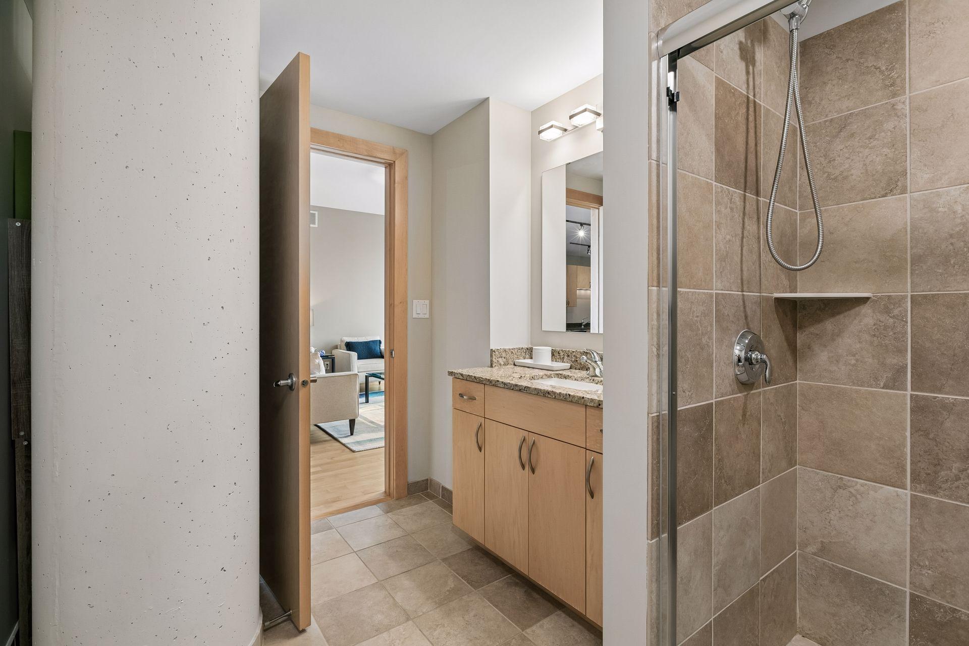 215 10th Avenue S Unit: 637