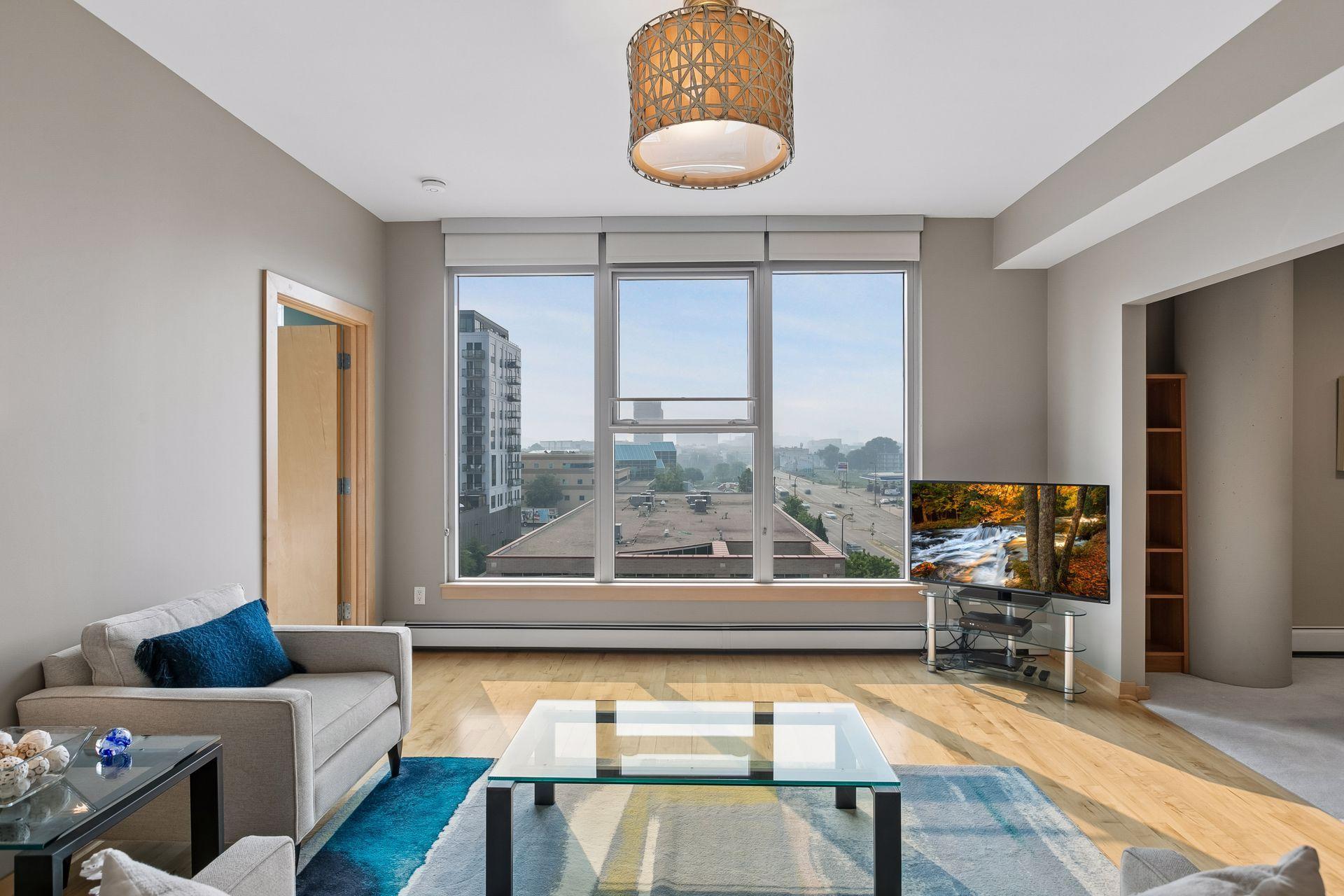 215 10th Avenue S Unit: 637