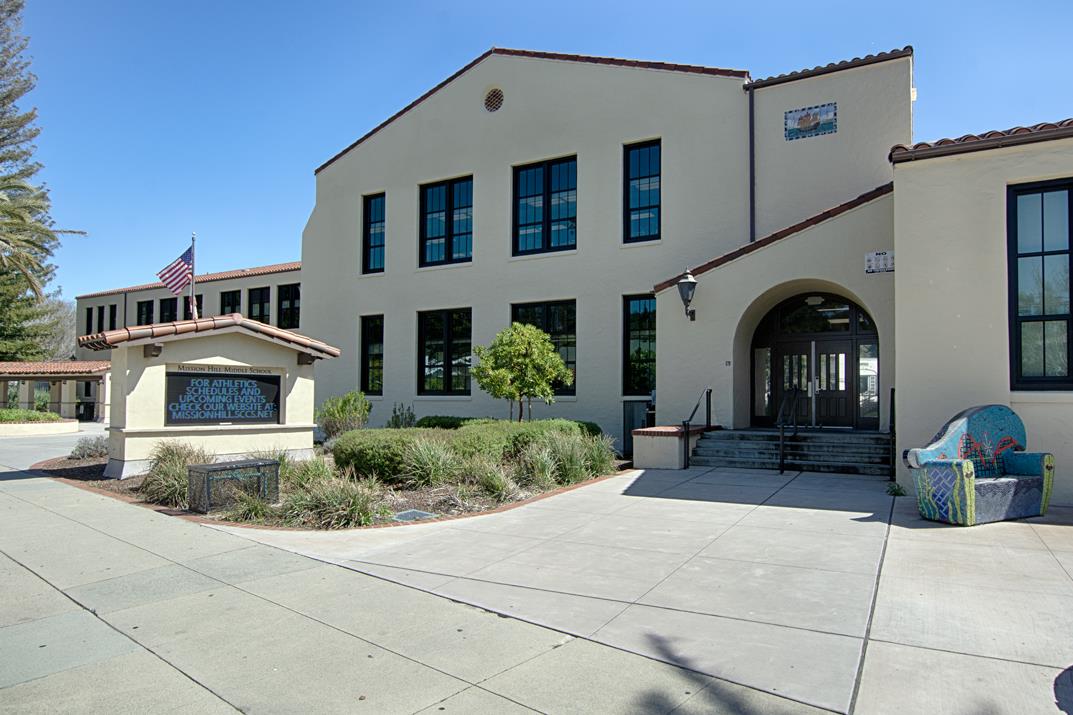 135 Hollywood Avenue