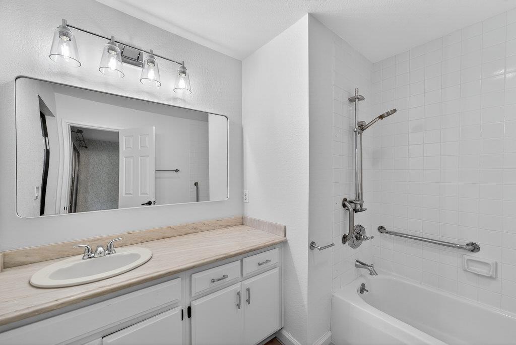 449 Alberto Way C139