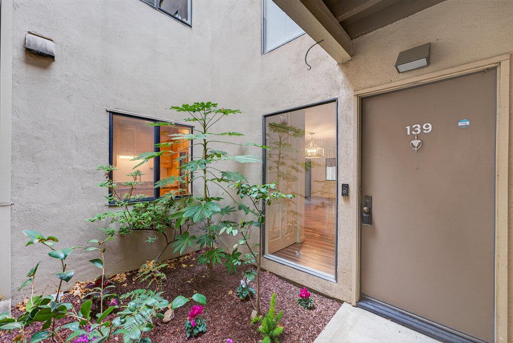 449 Alberto Way C139