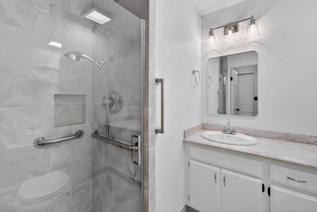 449 Alberto Way C139