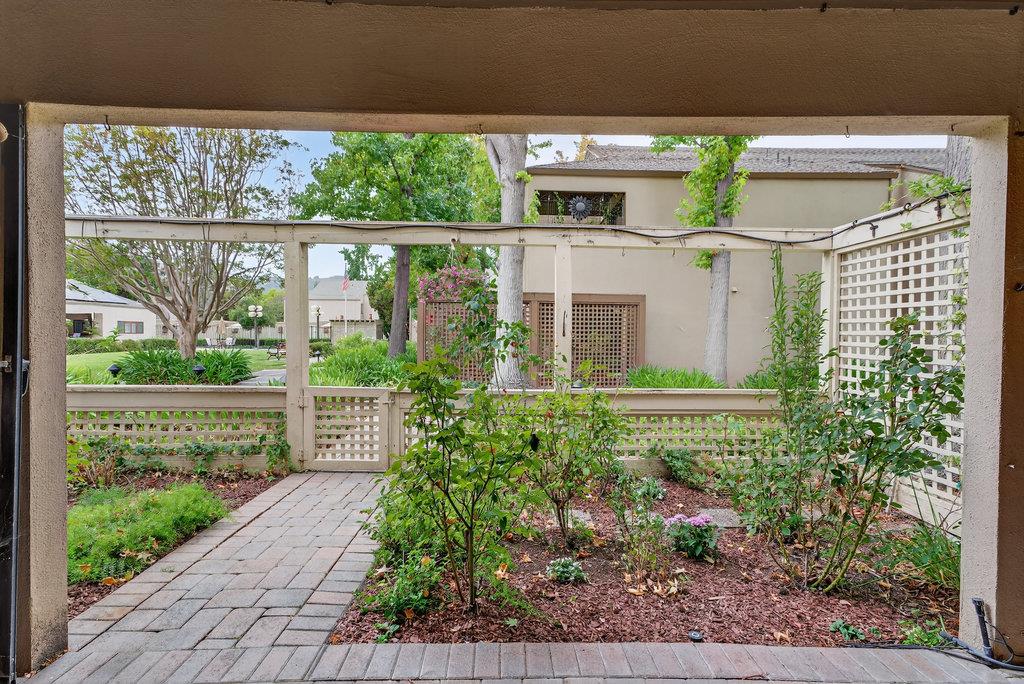 449 Alberto Way C139