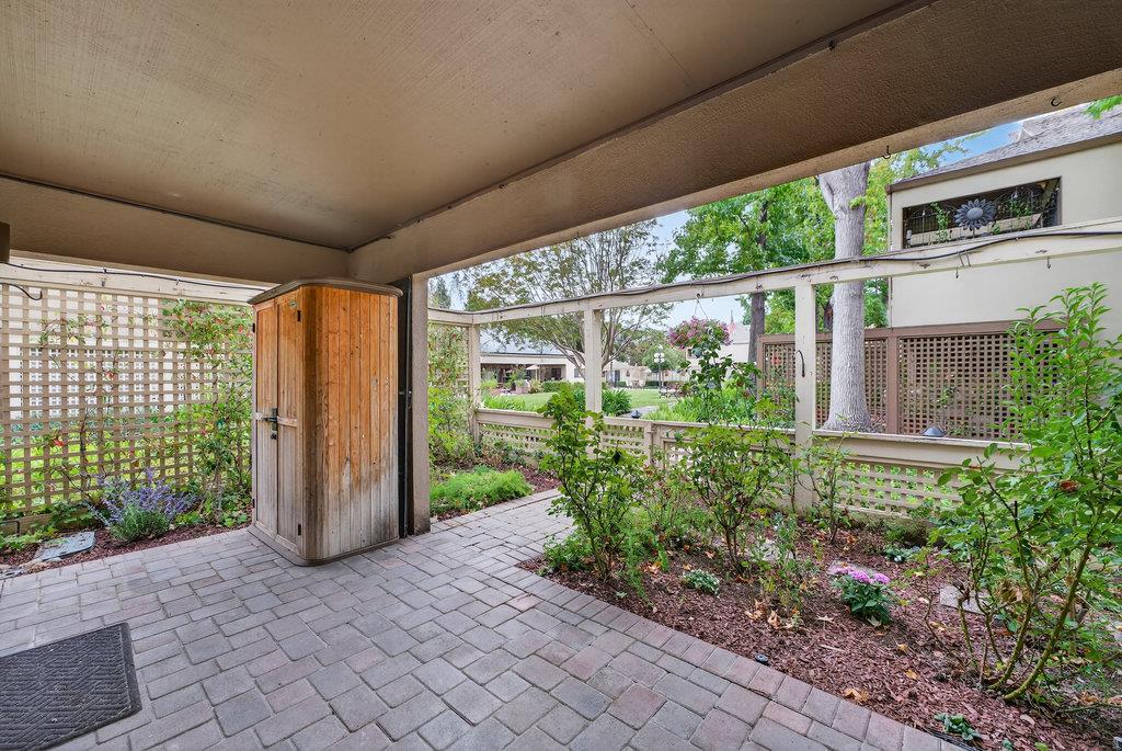 449 Alberto Way C139