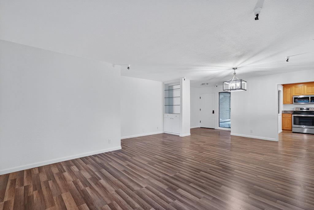 449 Alberto Way C139