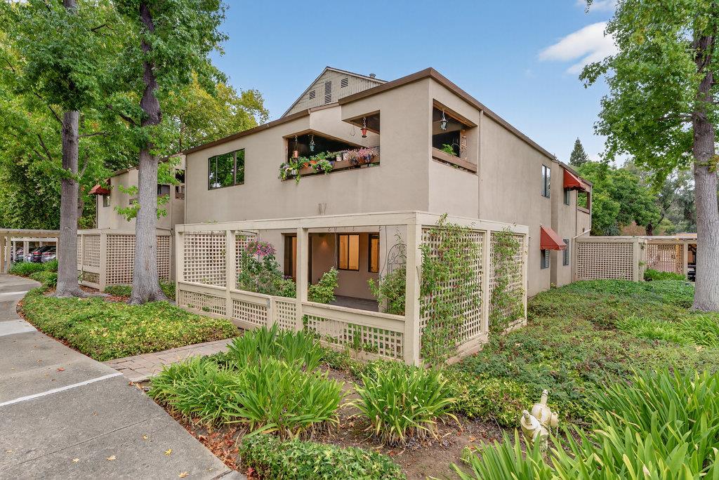 449 Alberto Way C139