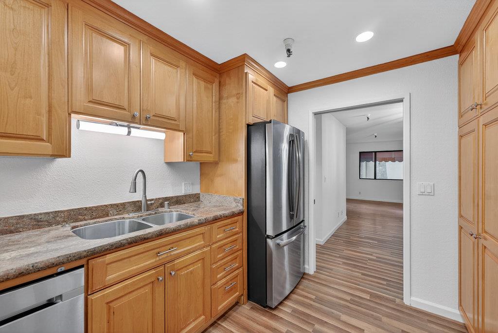 449 Alberto Way C139