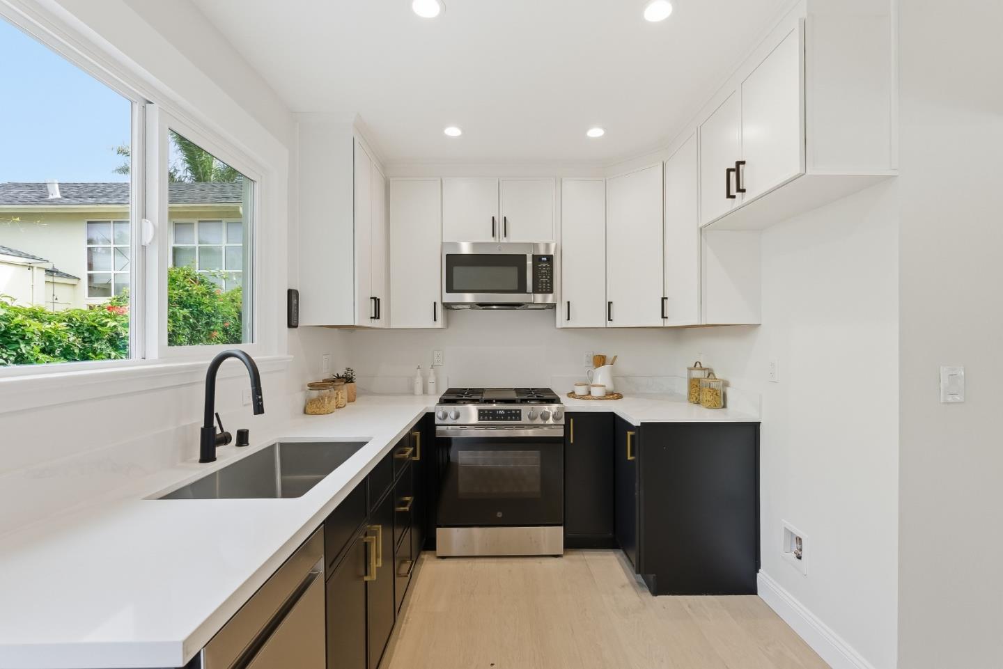 1414 Laurel
