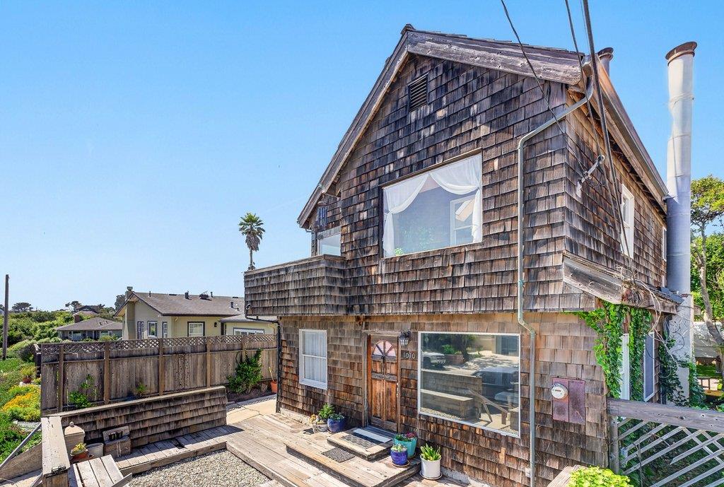 1010 Pelton Avenue