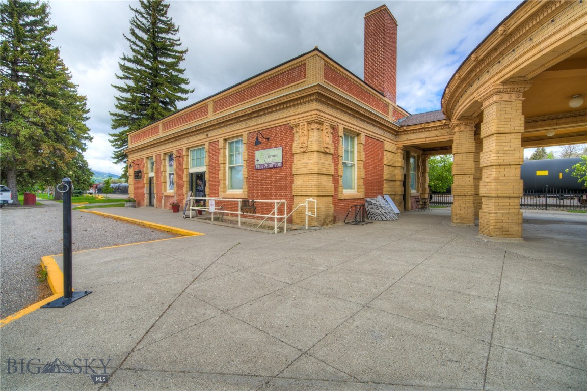 208 & 212 W Park Street