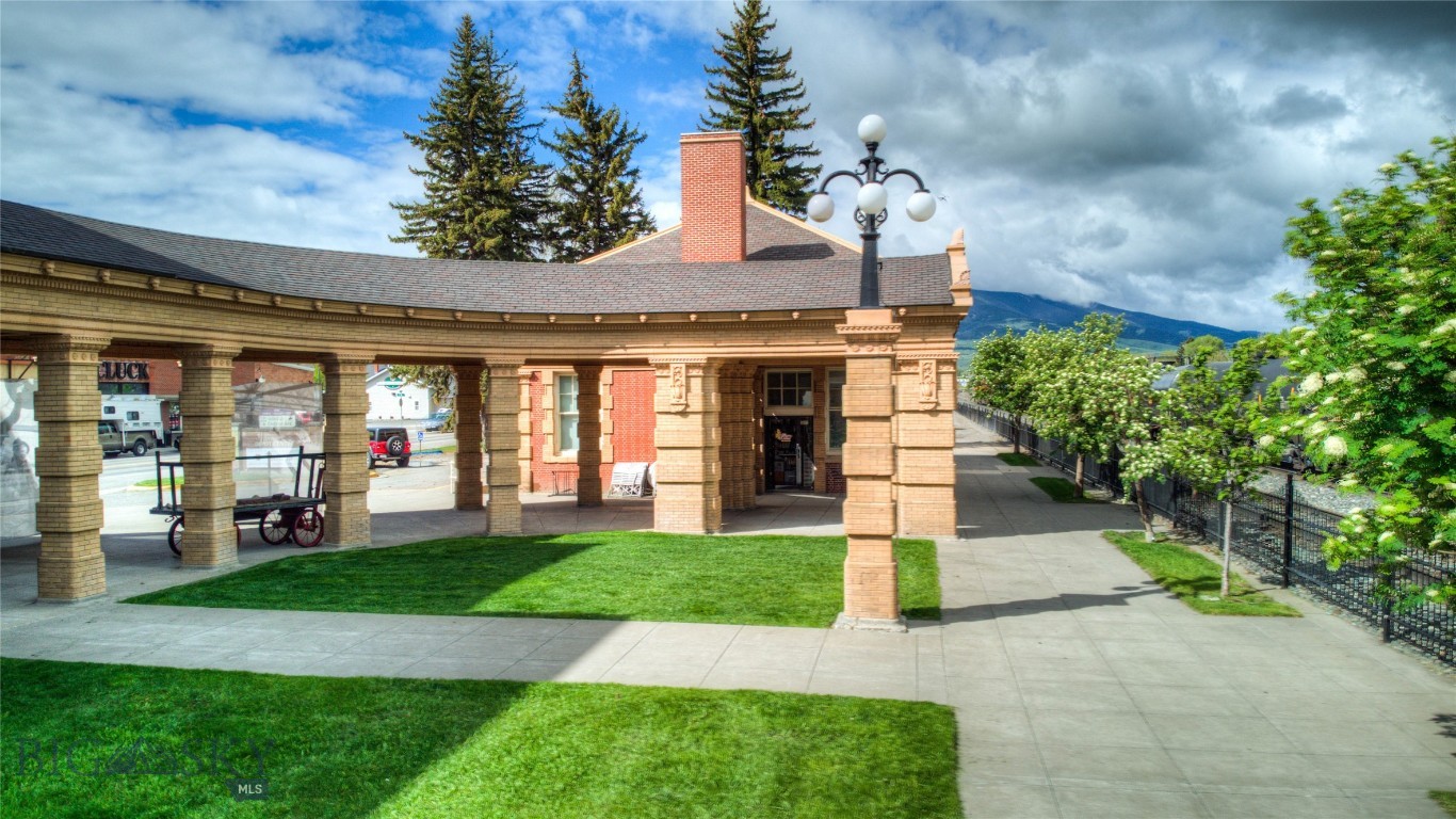 208 & 212 W Park Street