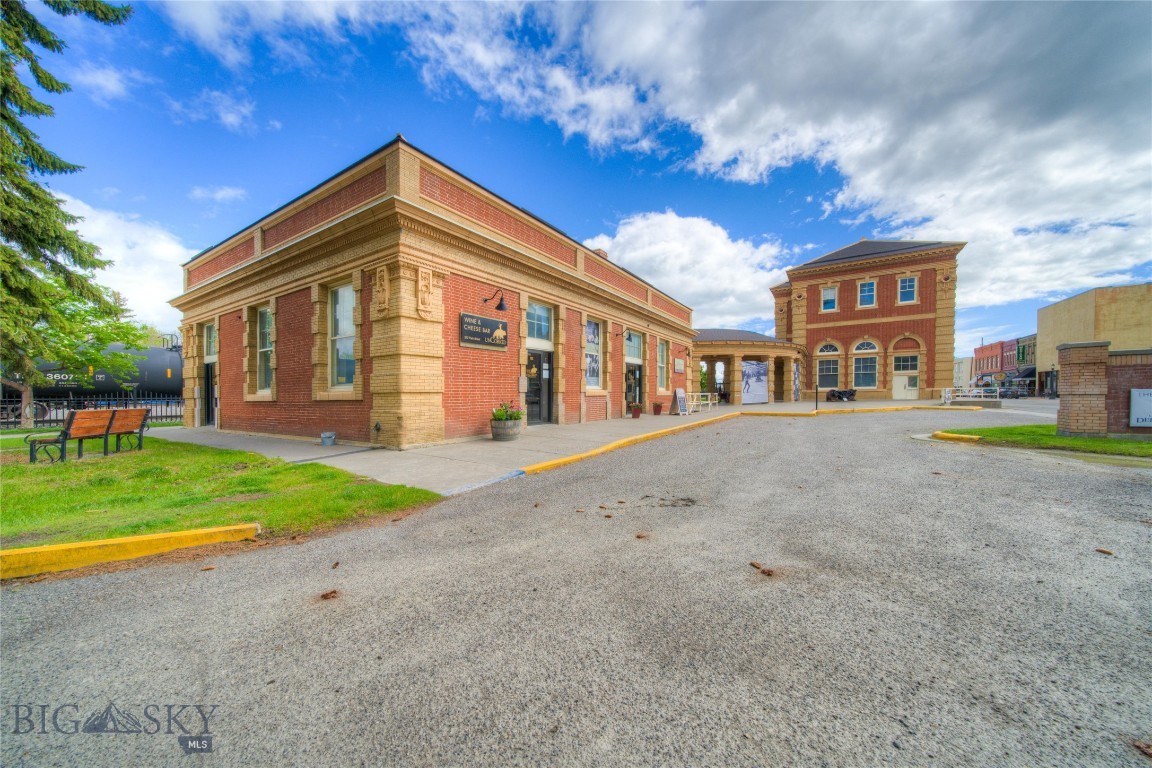 208 & 212 W Park Street