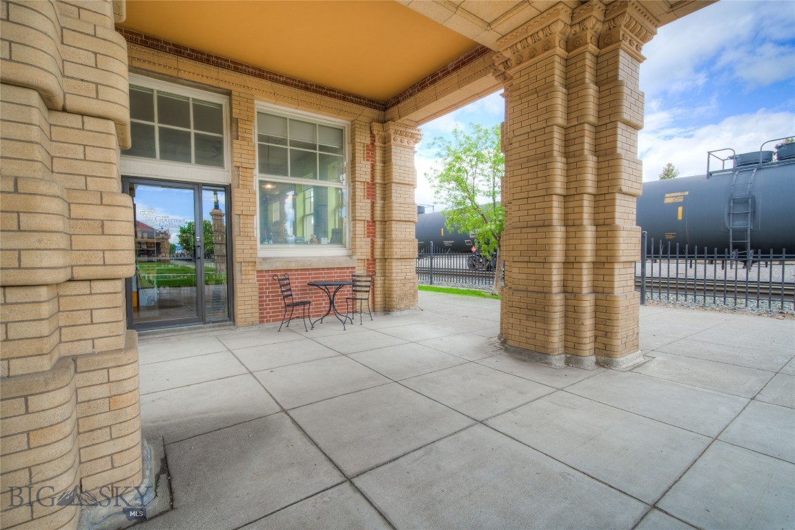 208 & 212 W Park Street