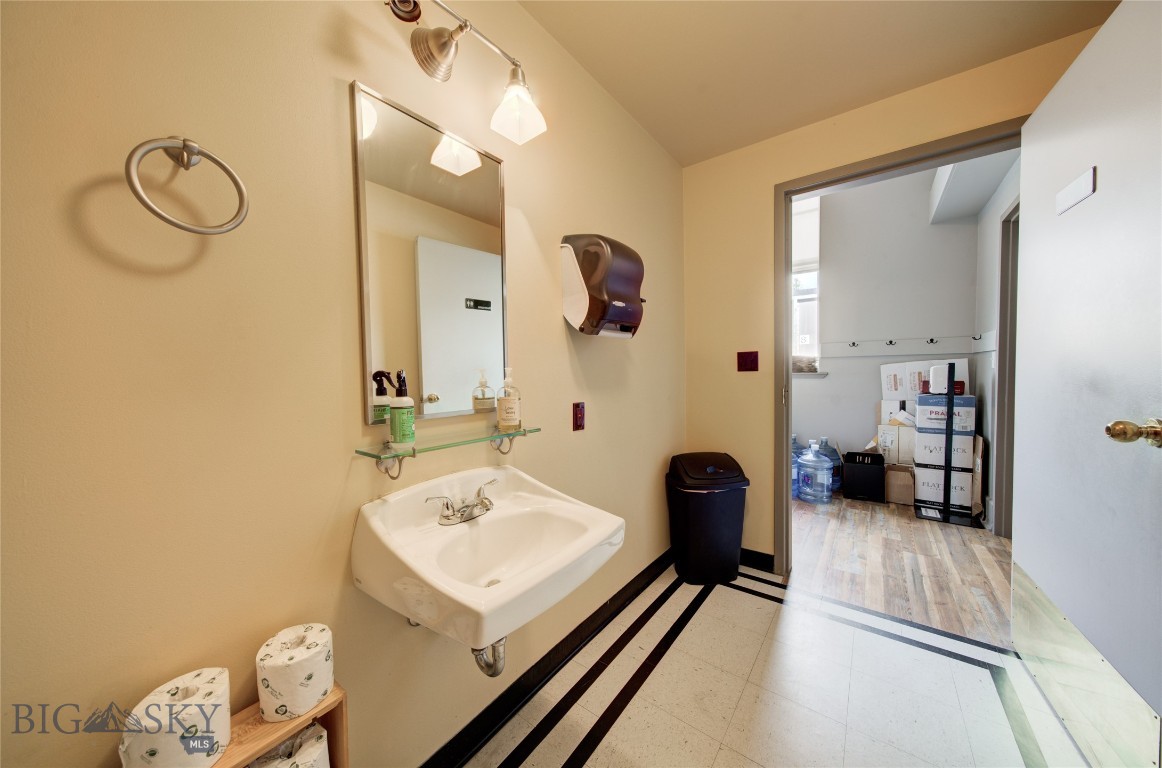 208 & 212 W Park Street