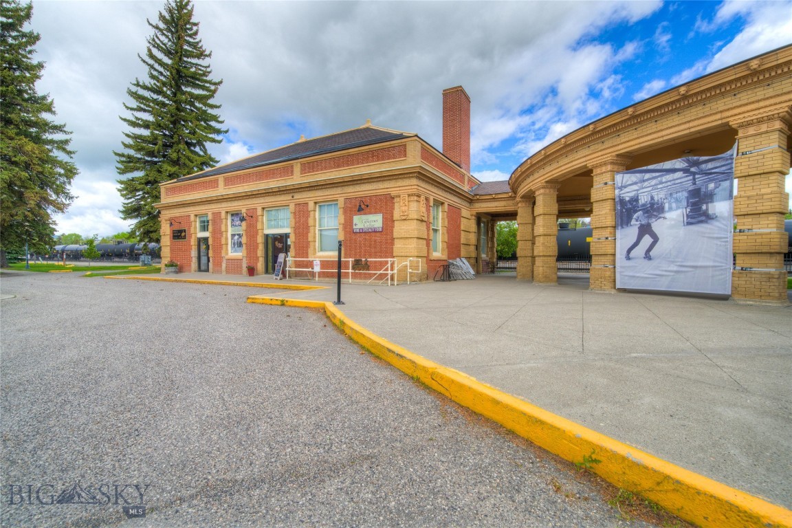 208 & 212 W Park Street