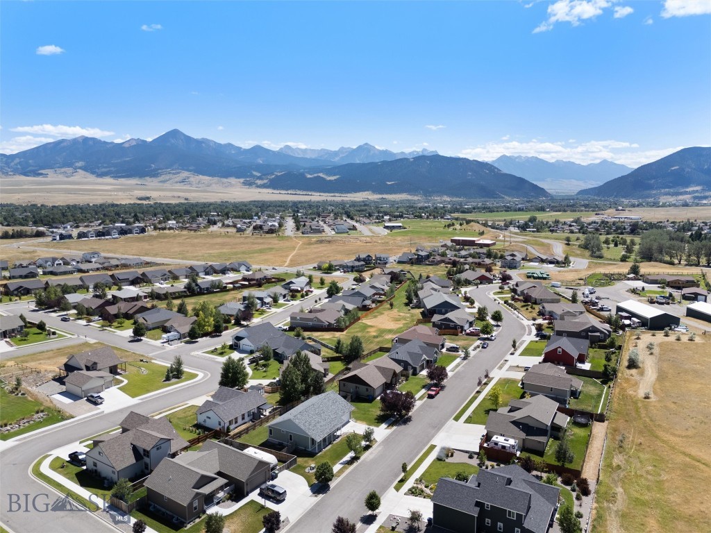 1202 Ridgeview Trail