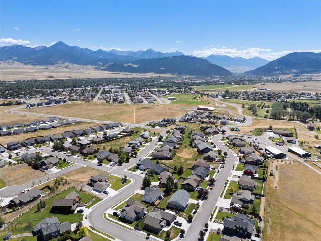 1202 Ridgeview Trail