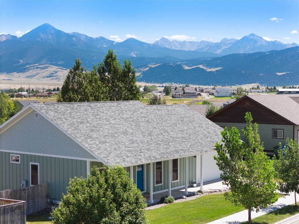 1202 Ridgeview Trail