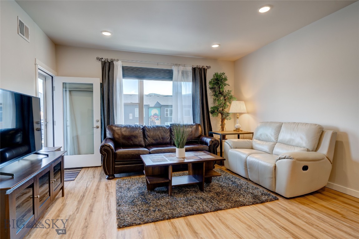 2222B Willow Drive 44