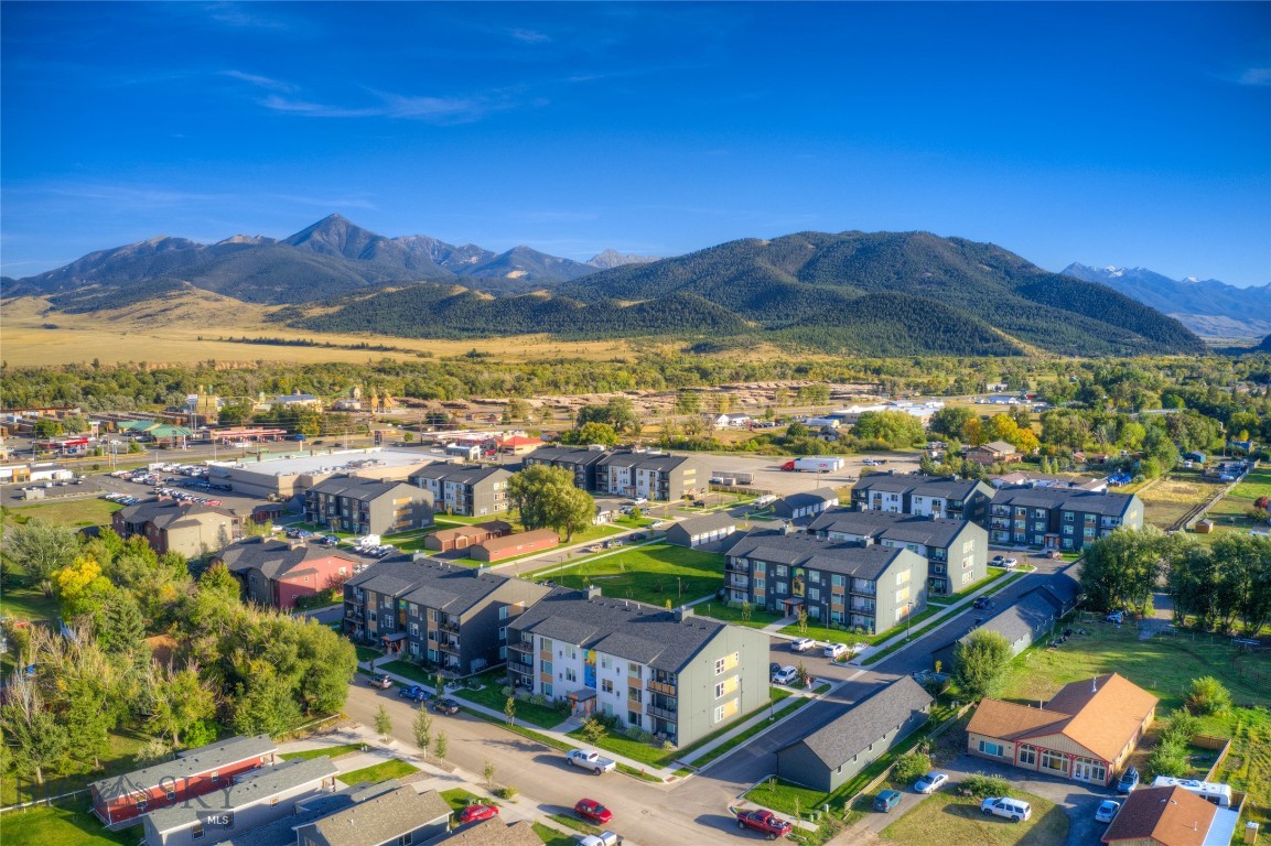 2222B Willow Drive 44