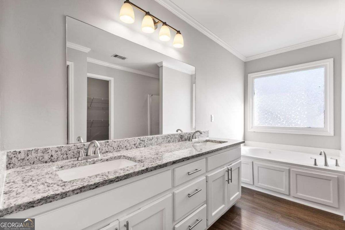 680 SOMERSET VALE Drive