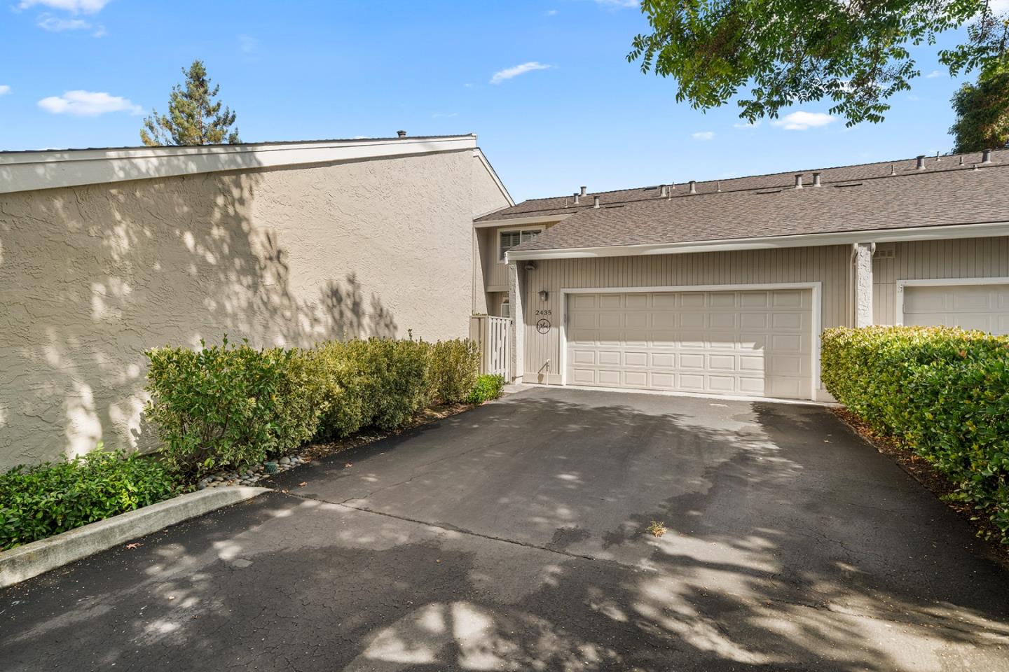 2435 Golf Links CIR