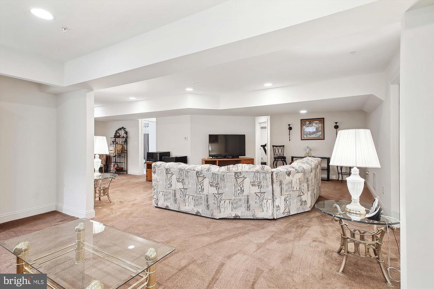 1712 VERONICA WAY