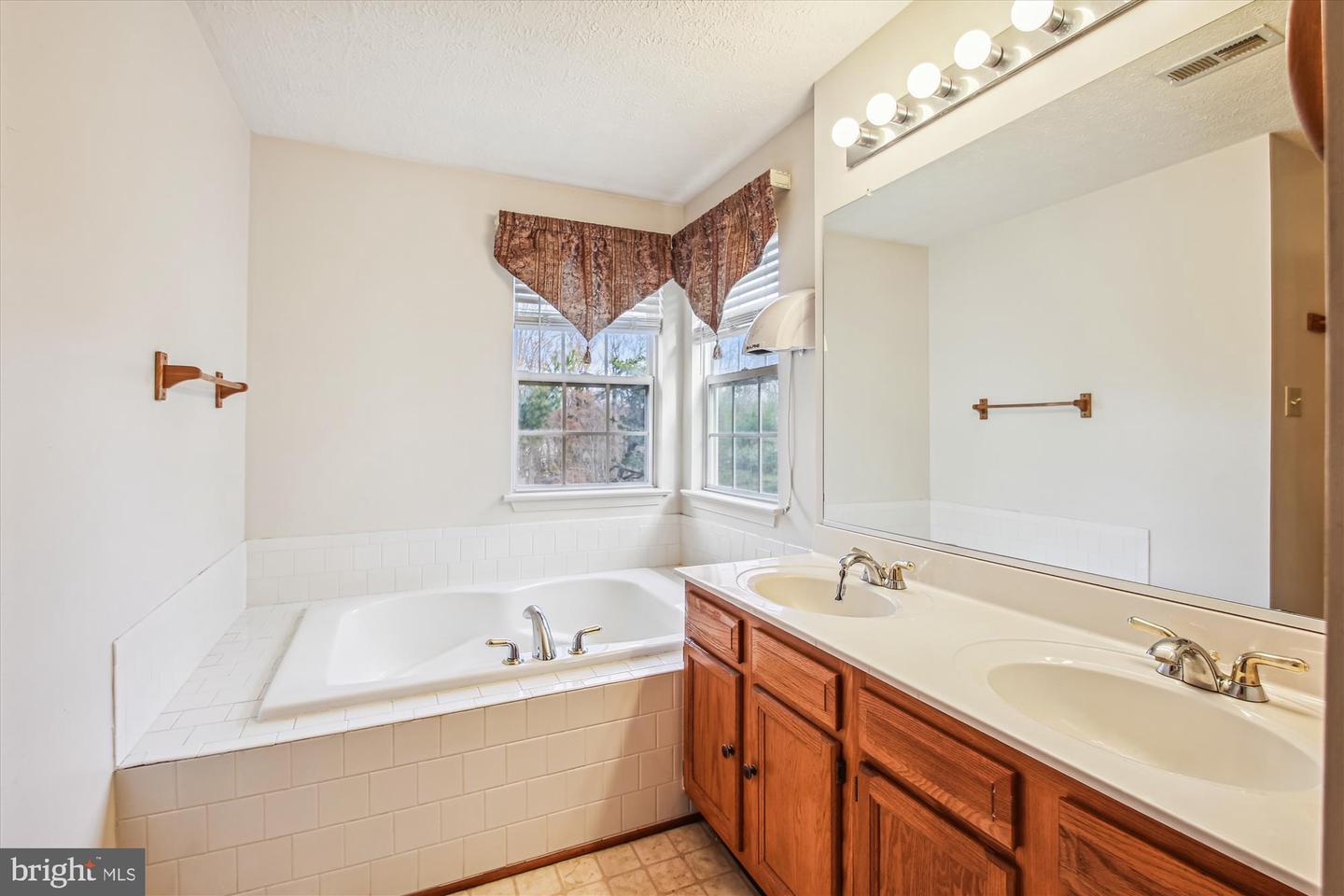 2420 Hightee COURT