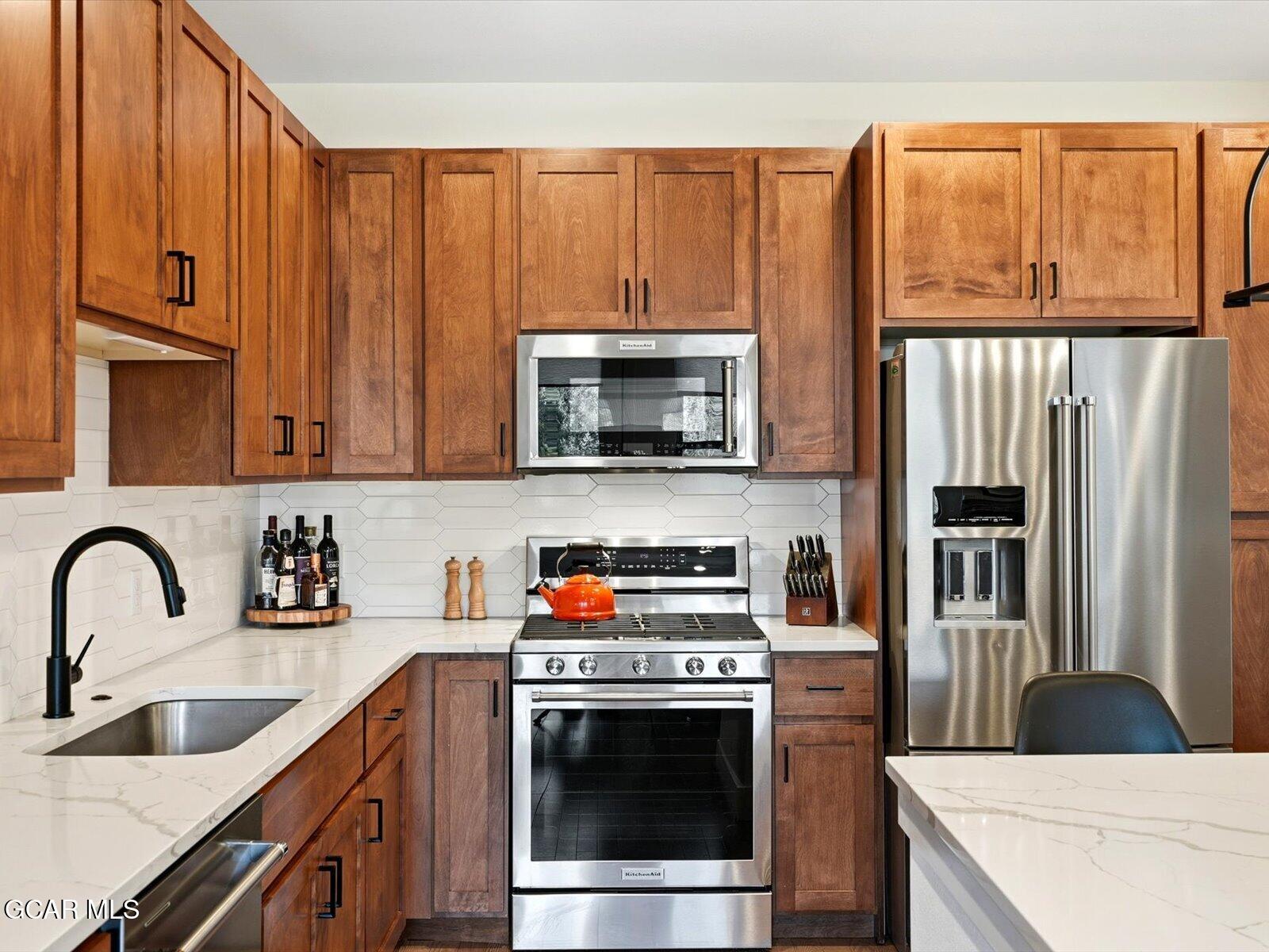 15 ADVENTURE Avenue