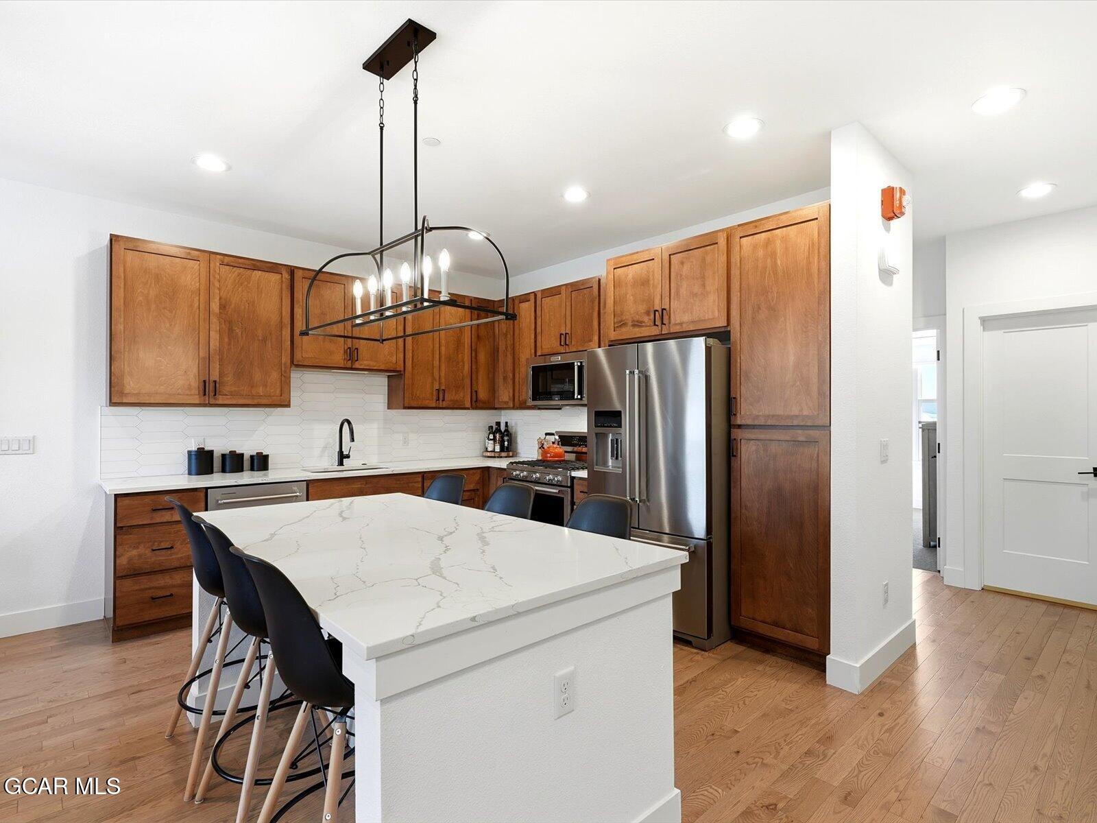 15 ADVENTURE Avenue