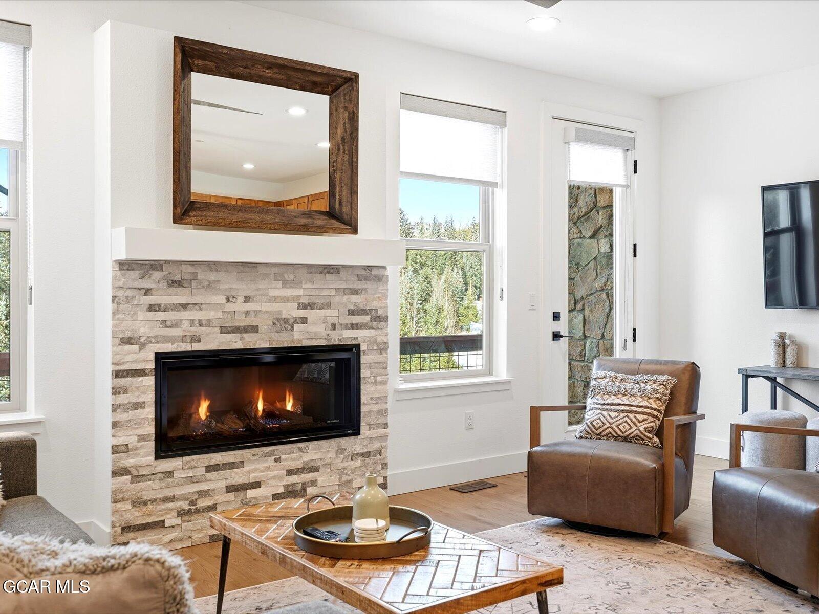 15 ADVENTURE Avenue