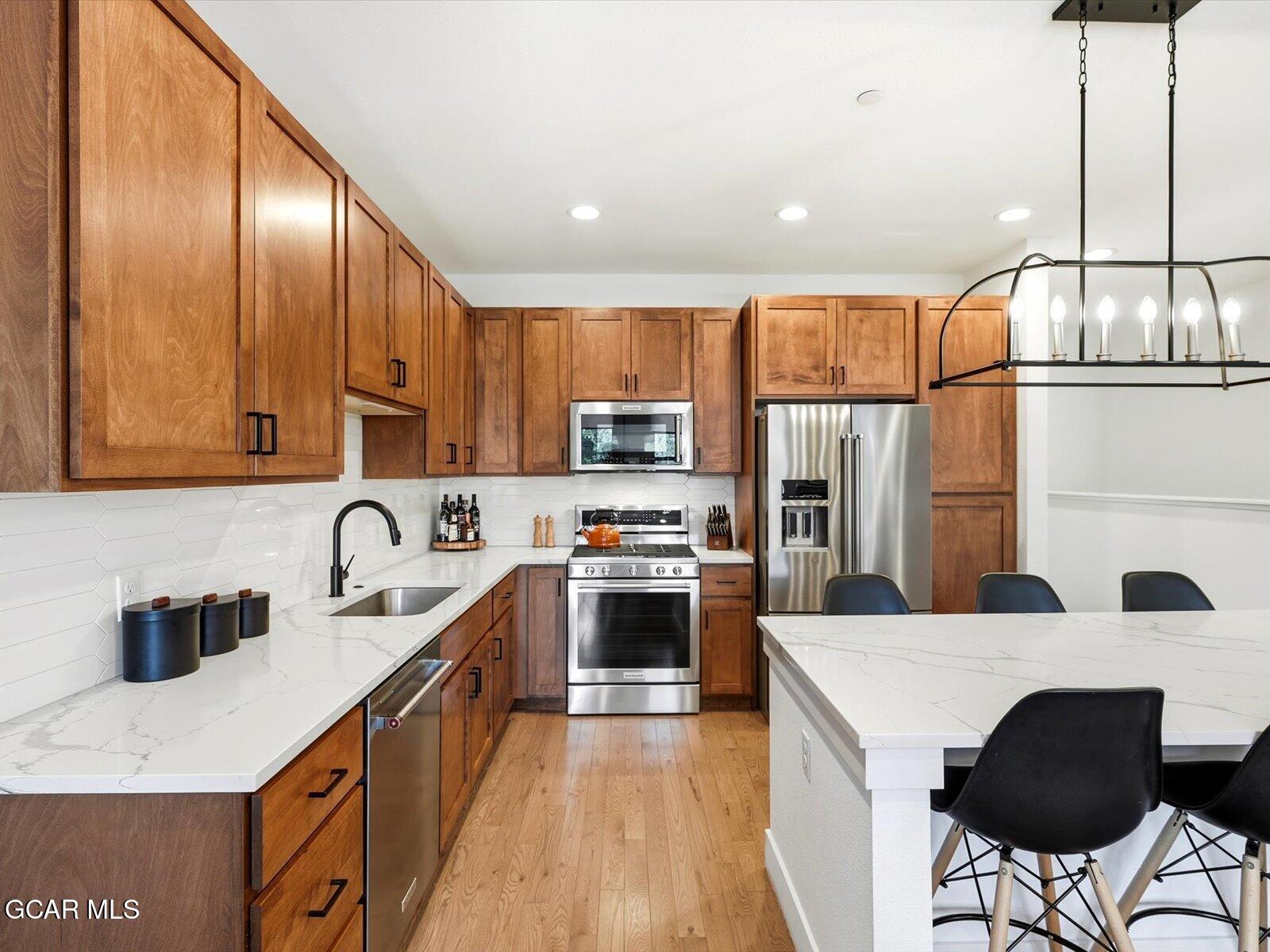 15 ADVENTURE Avenue