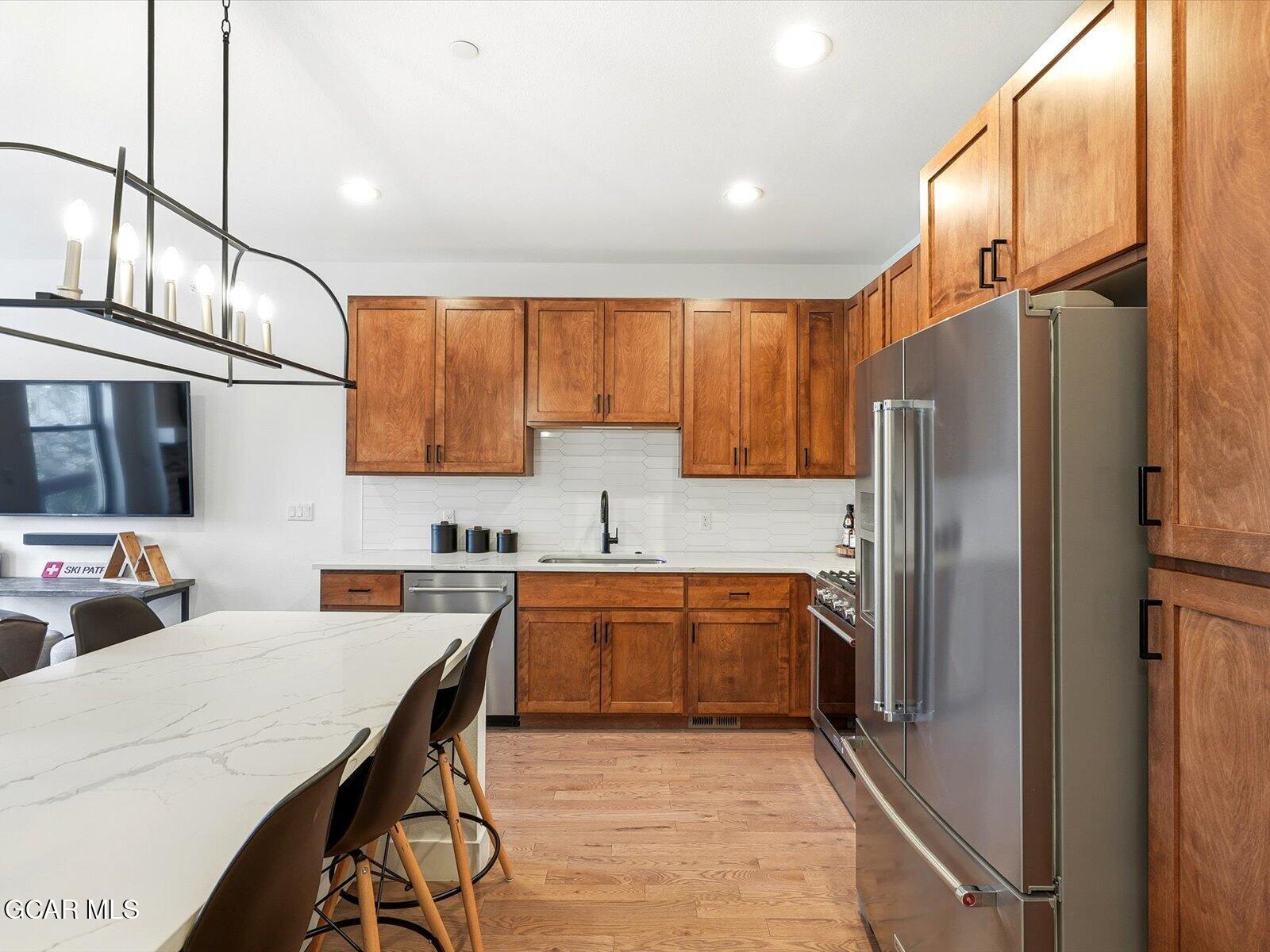 15 ADVENTURE Avenue