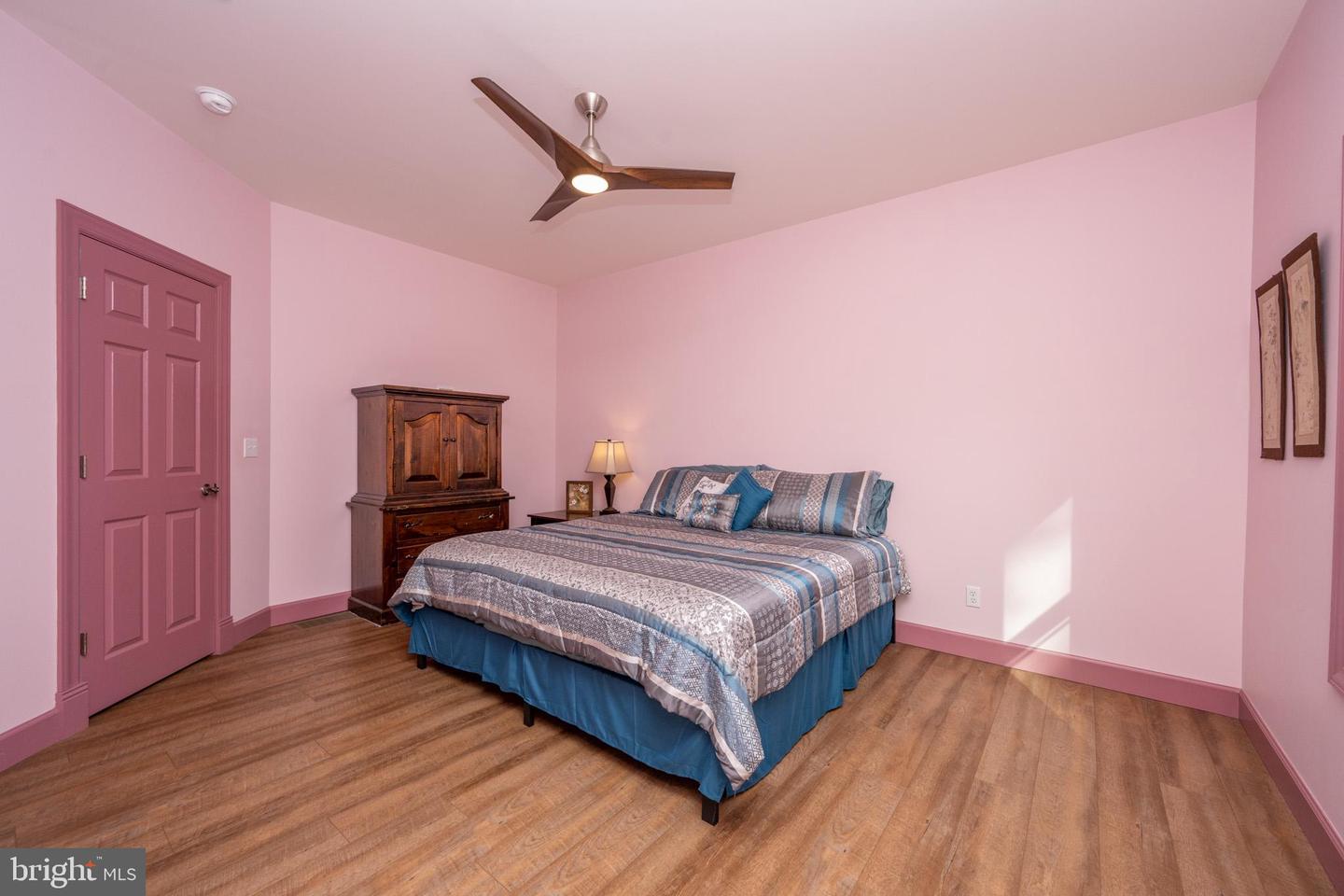 96 Glendale Woods Rd