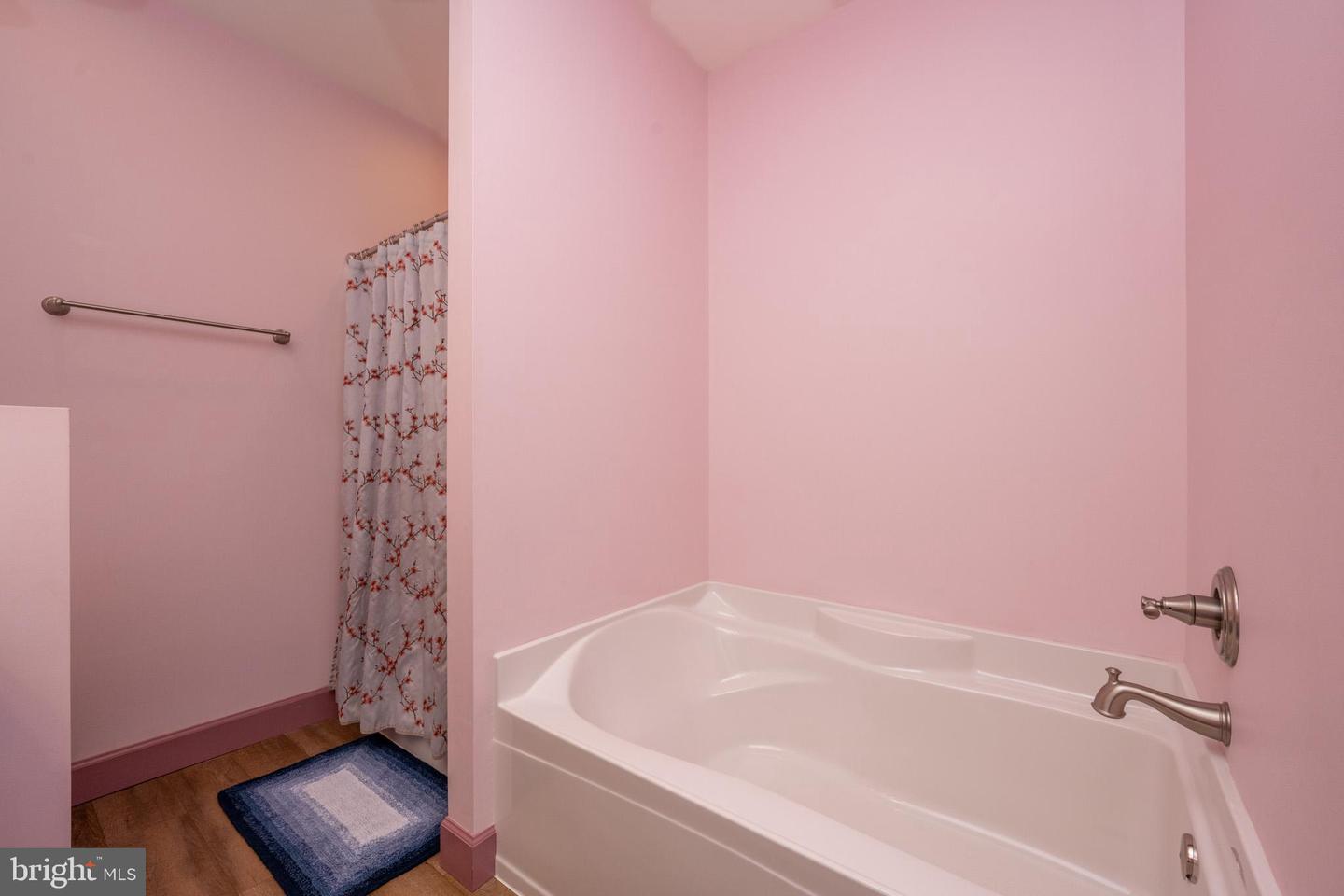 96 Glendale Woods Rd