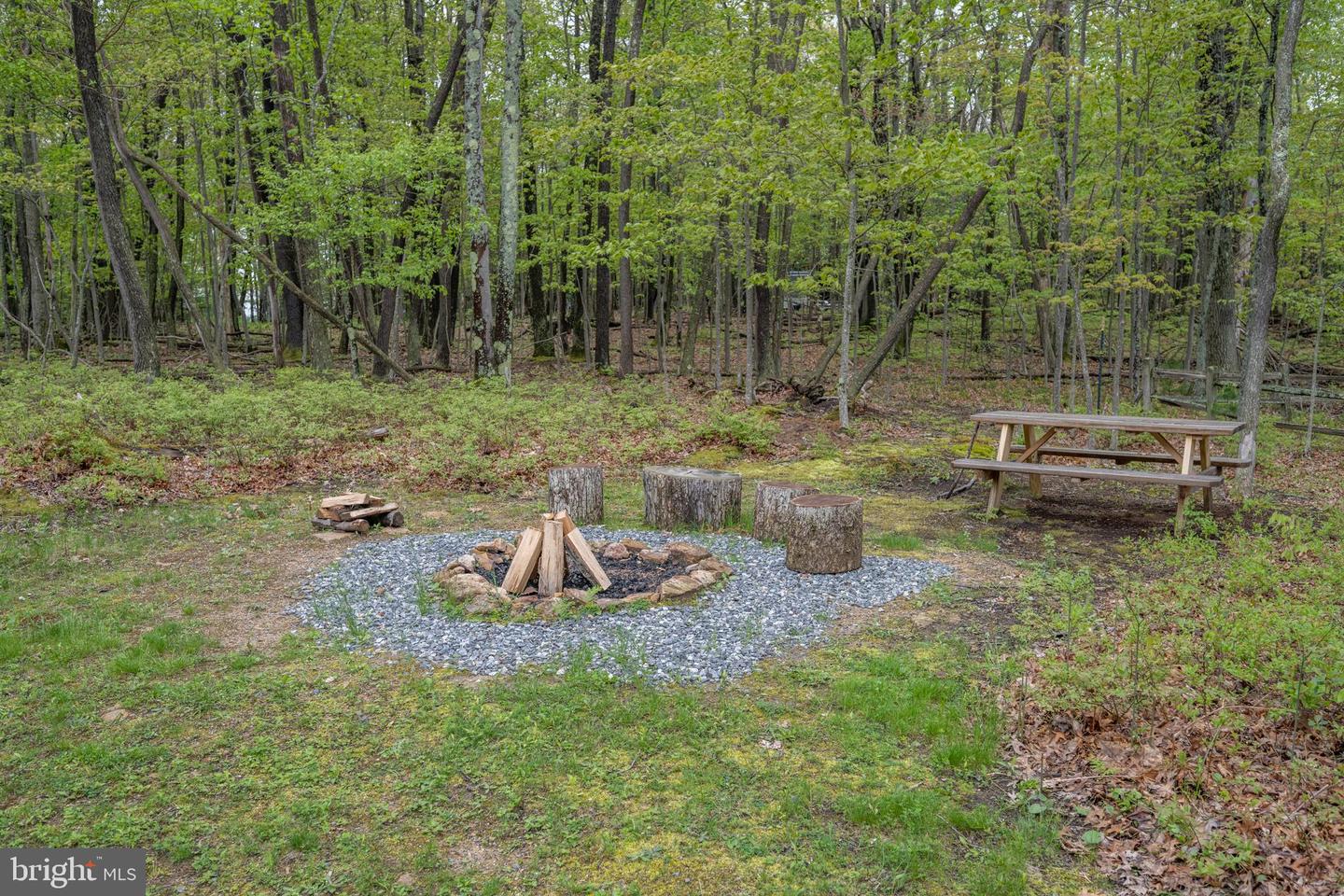 96 Glendale Woods Rd