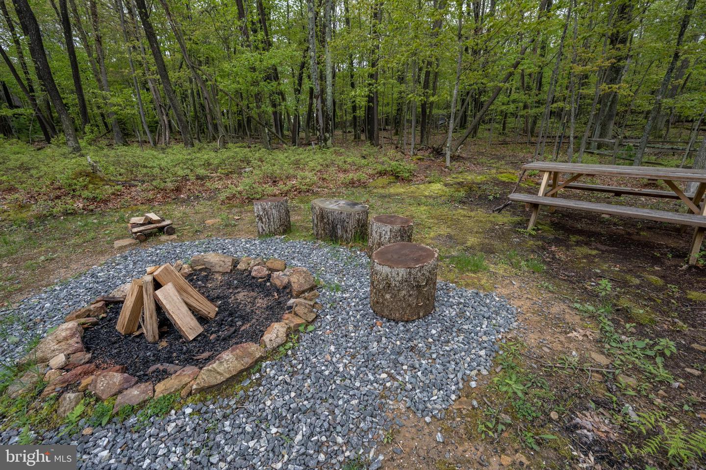 96 Glendale Woods Rd