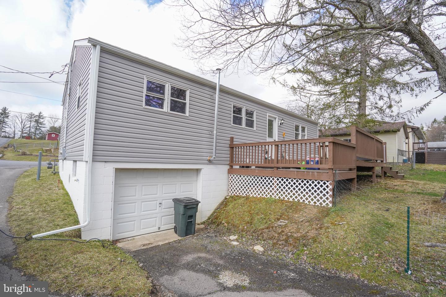 116 S Oakhall Dr