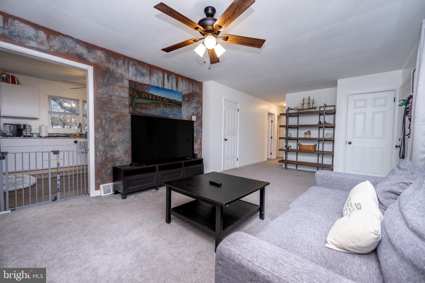 116 S Oakhall Dr