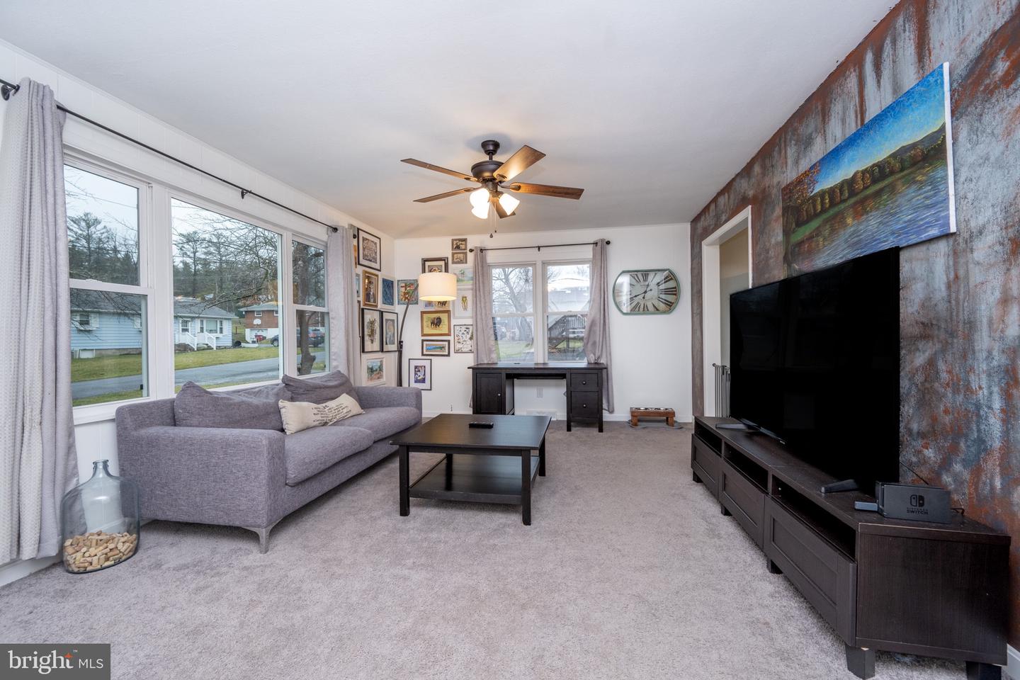 116 S Oakhall Dr