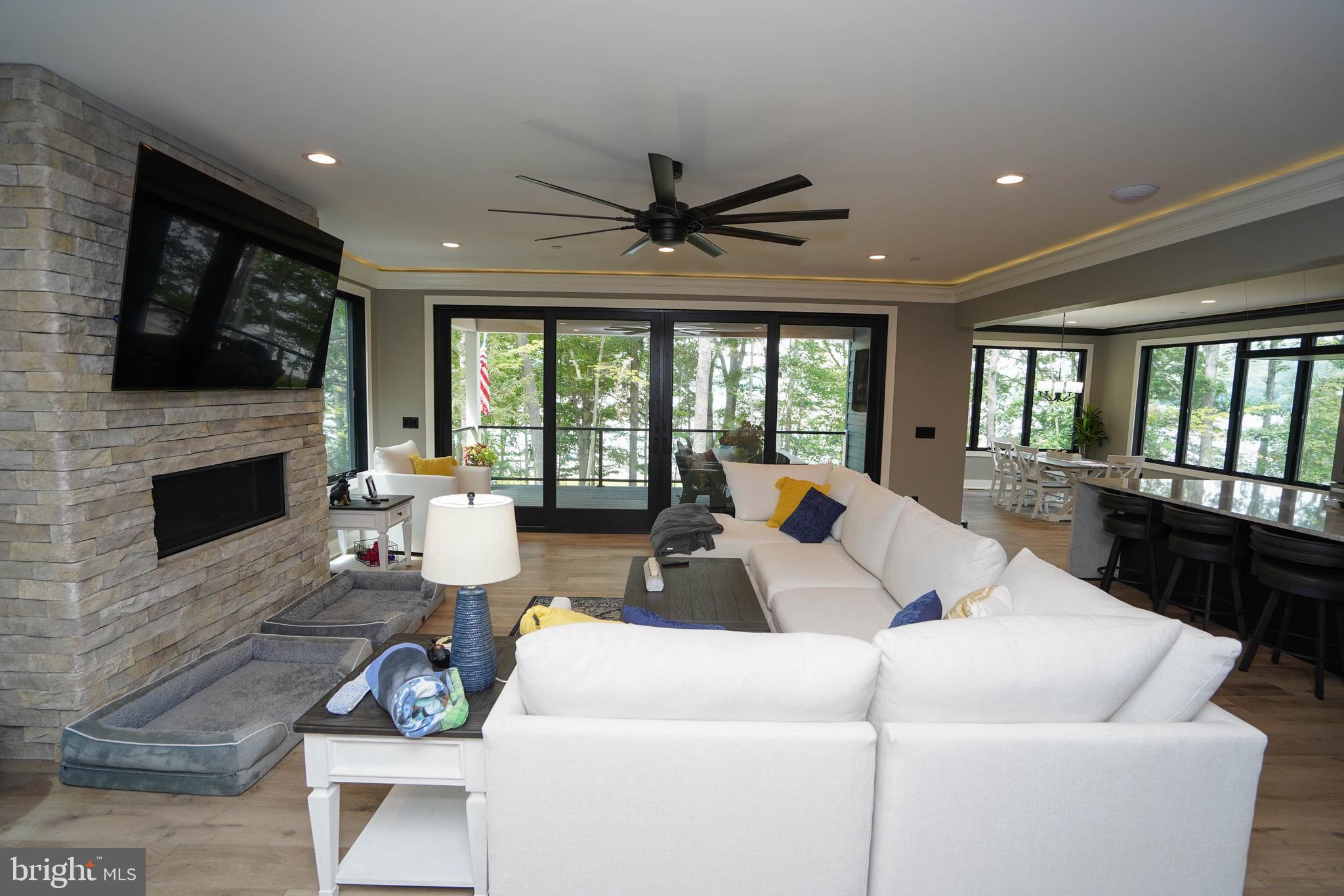 849 Glendale Rd