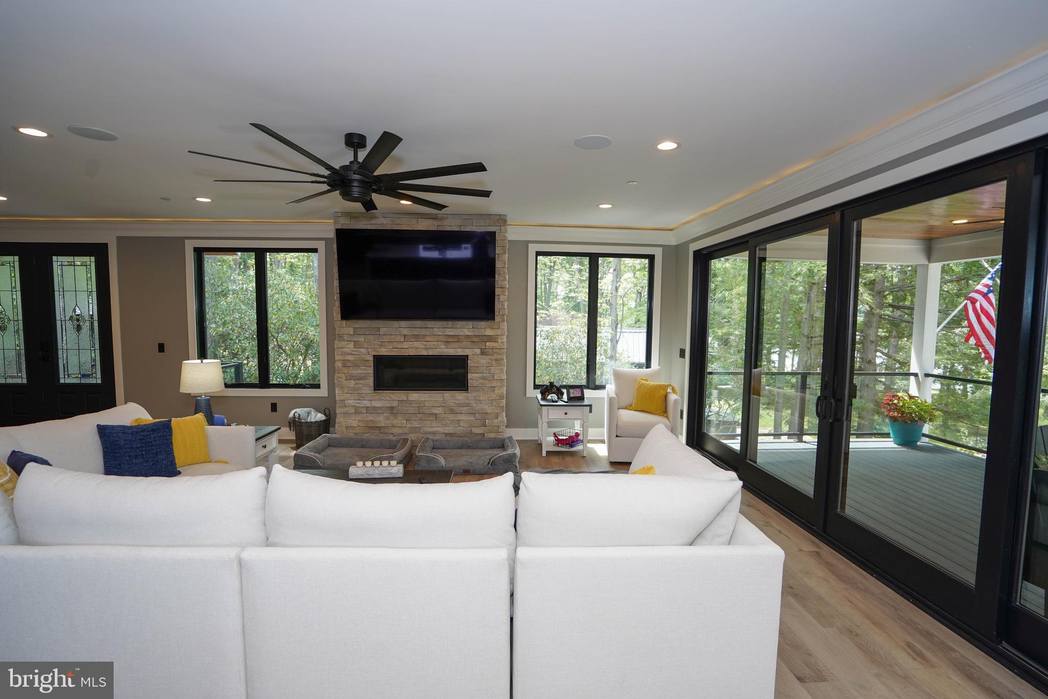 849 Glendale Rd