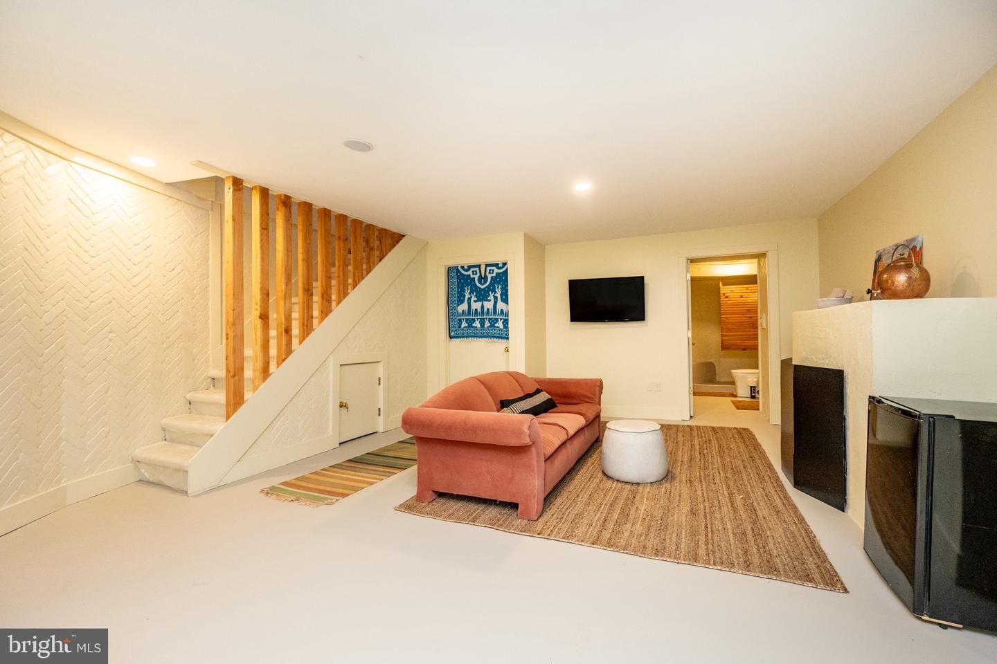 621 Paradise Hts