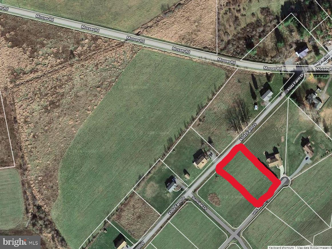 18 GREEN MEADOW LANE