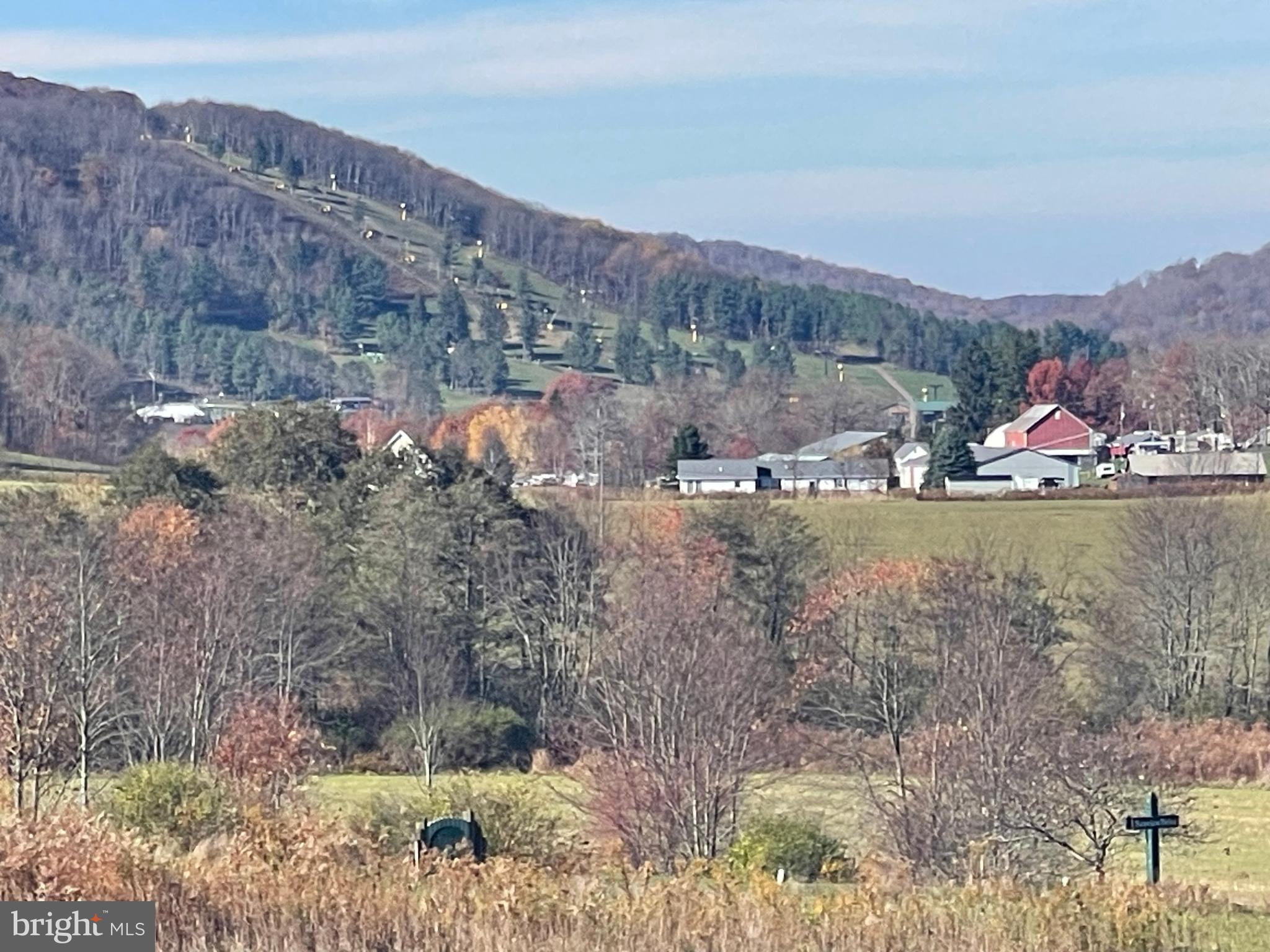 18 GREEN MEADOW LANE