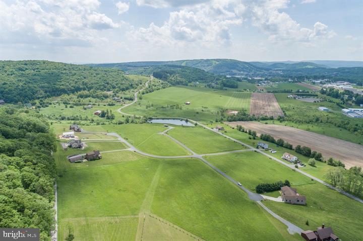 18 GREEN MEADOW LANE